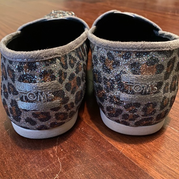 TOM'S Women's Classic Slip On - Glitter Cheetah - Picture 2 of 3